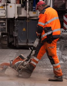 Loud white noise as painful as a pneumatic drill.